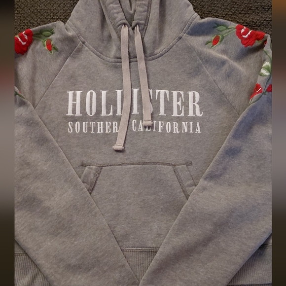 Hollister Womems Gray Cropped Hoodie with Red Rose Embroidery - Picture 2 of 4